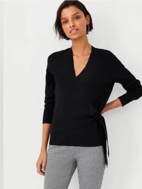 ♠️♦️Ann Taylor Black Wrap Tie Sweater Top 100% Extra Fine Merino Wool S EUC